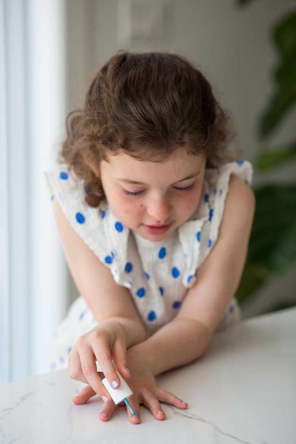 wasserbasierter Nagellack electric blue