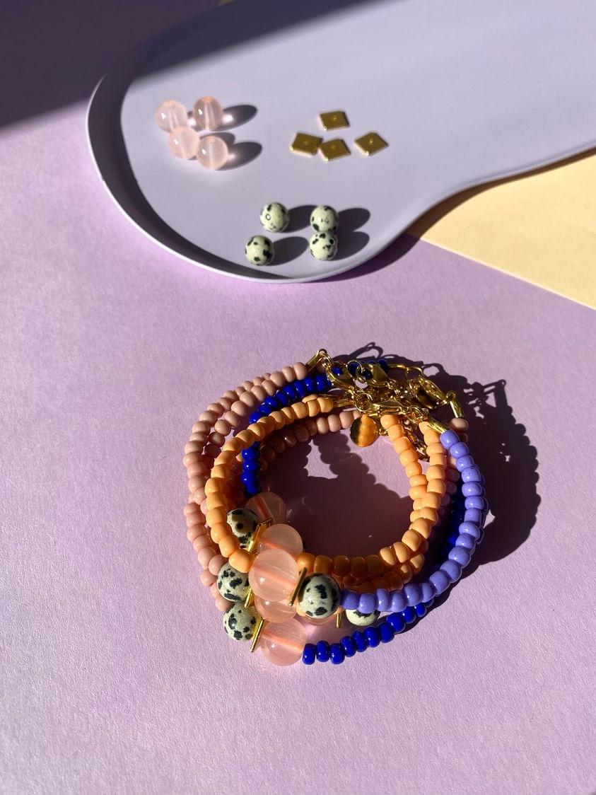 feines Perlenarmband (verschiedene Farben)