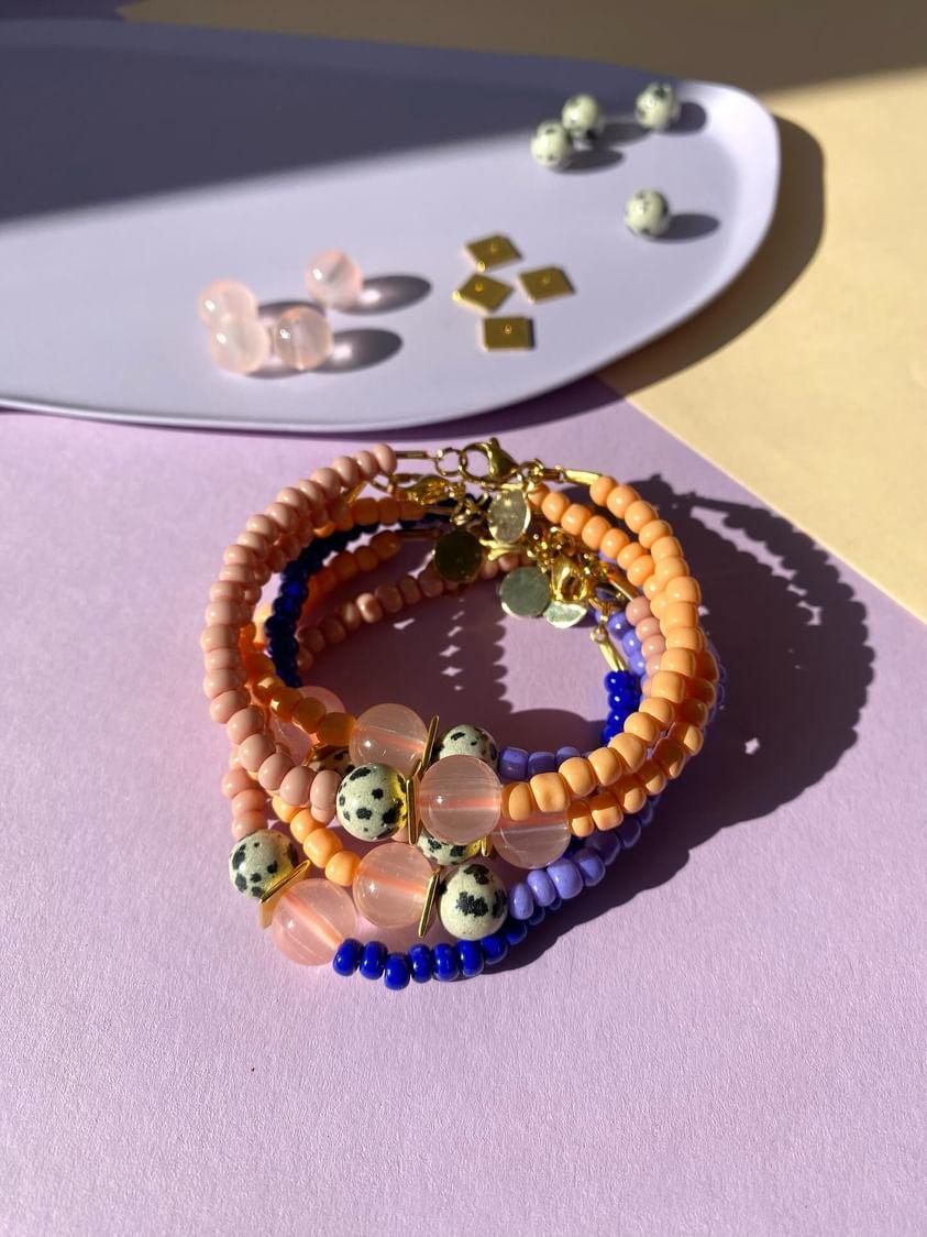 feines Perlenarmband (verschiedene Farben)