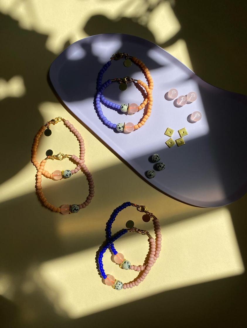 feines Perlenarmband (verschiedene Farben)