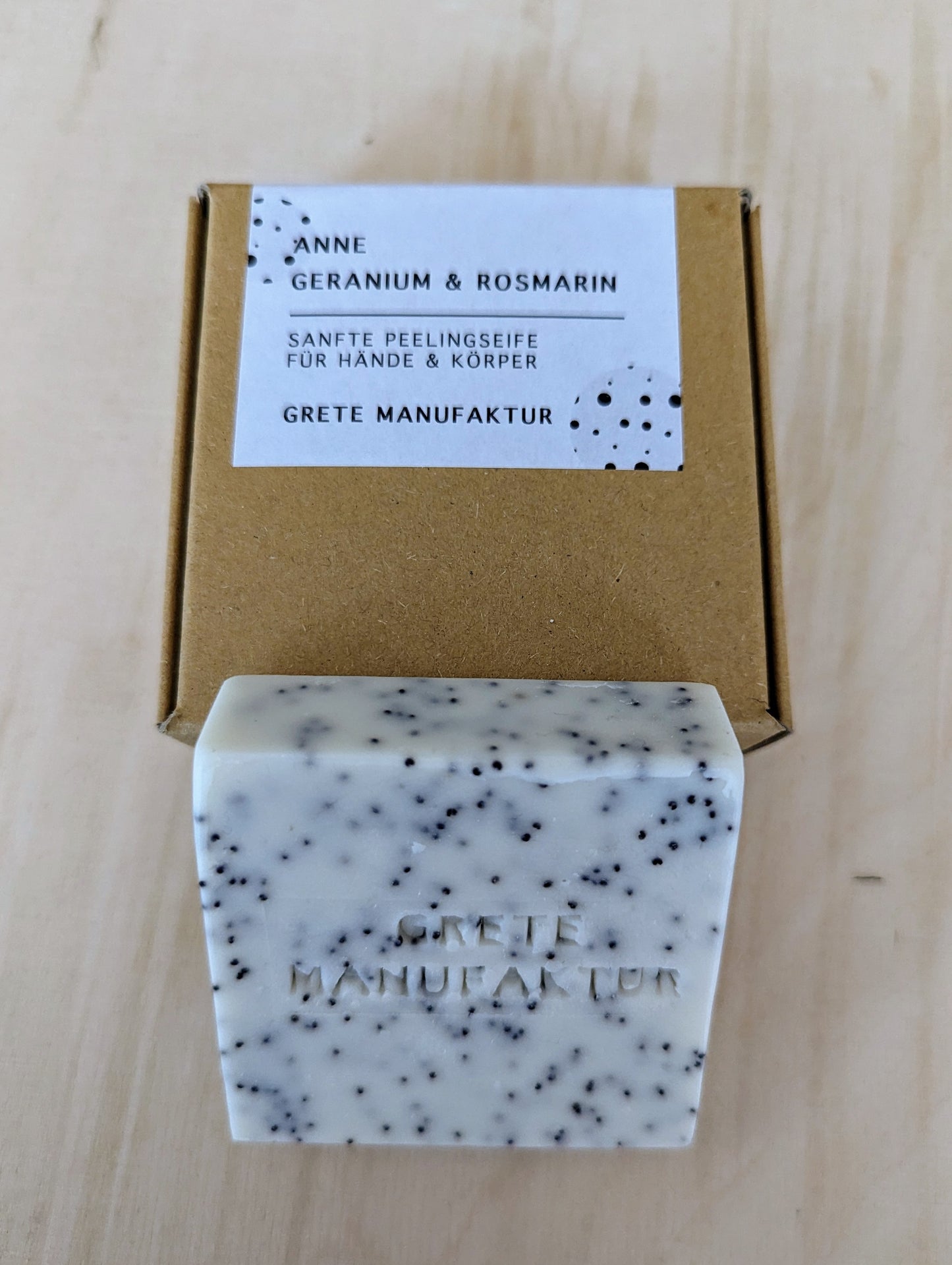 SEIFE ANNE - GERANIUM & ROSMARIN | Sanfte Peelingseife für Hände und Körper