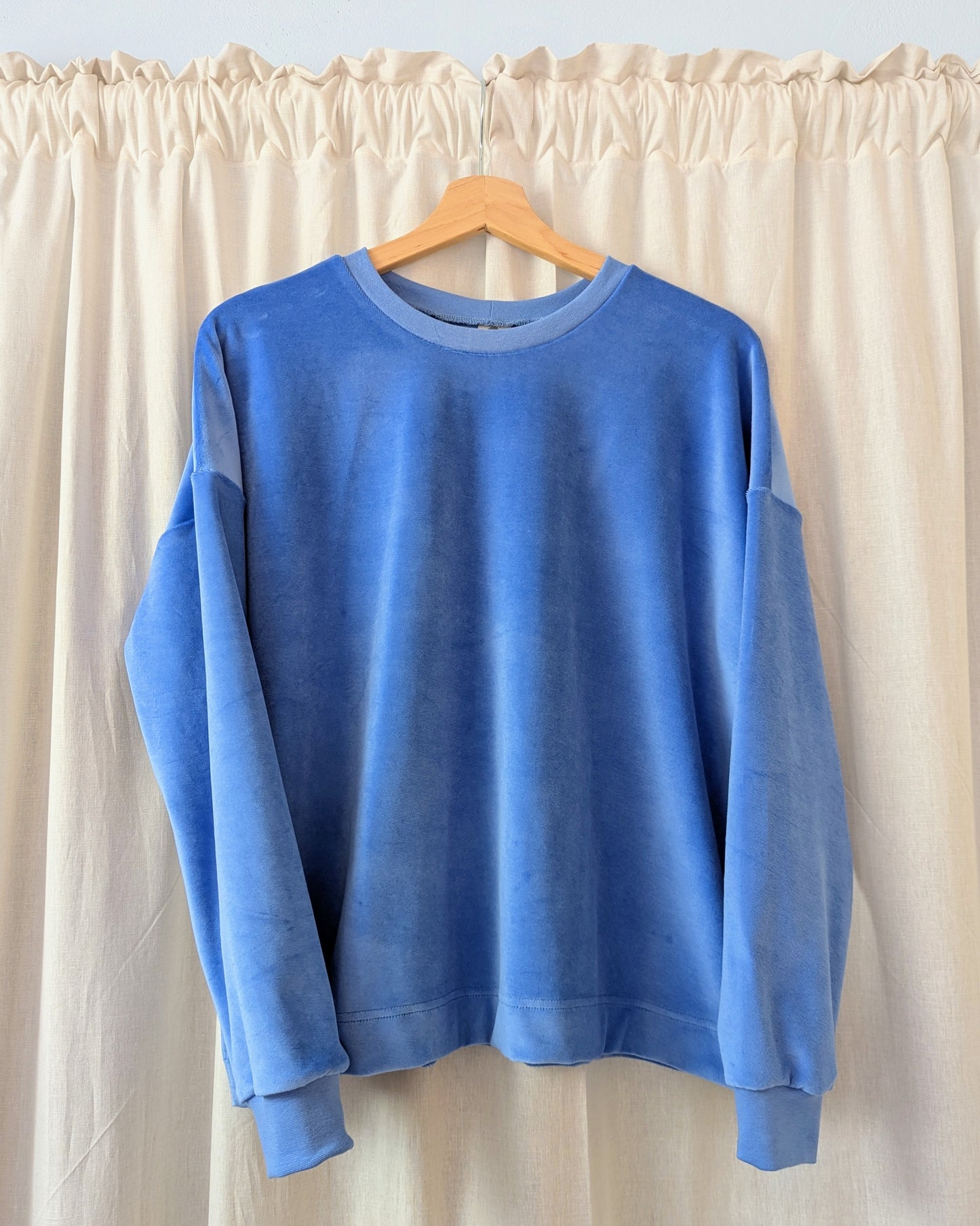 Blauer Oversize-Pullover aus Nicky (Größe S) Erwachsene VERSANDFERTIG