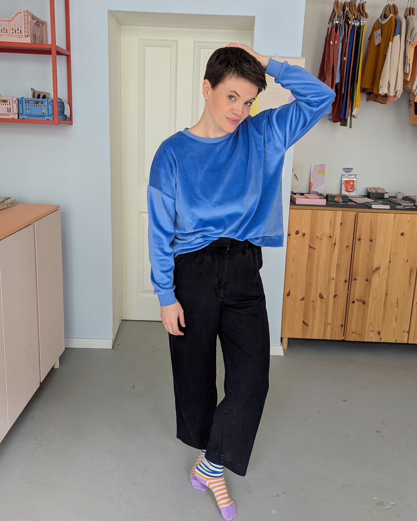 Blauer Oversize-Pullover aus Nicky (Größe S) Erwachsene VERSANDFERTIG