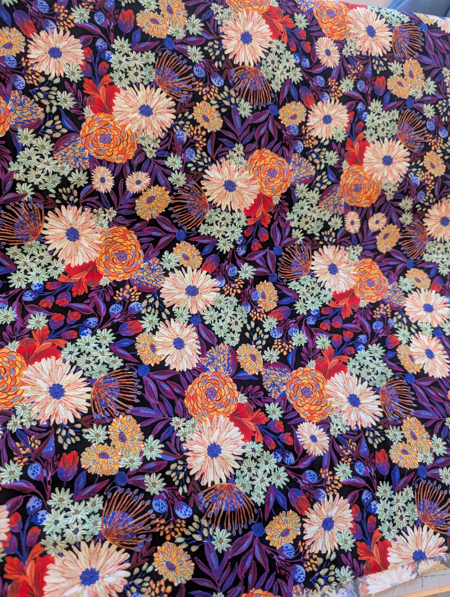 ausgestelltes Oversize Kleid aus Ecovero mit Blumenmuster