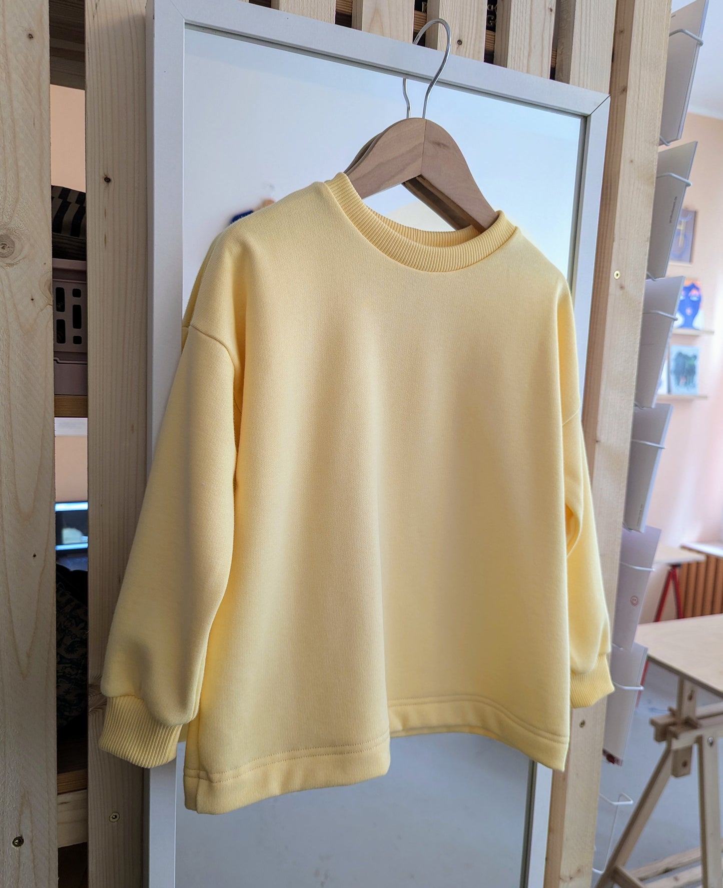 Gr. 110 Oversize-Pullover hellgelb VERSANDFERTIG