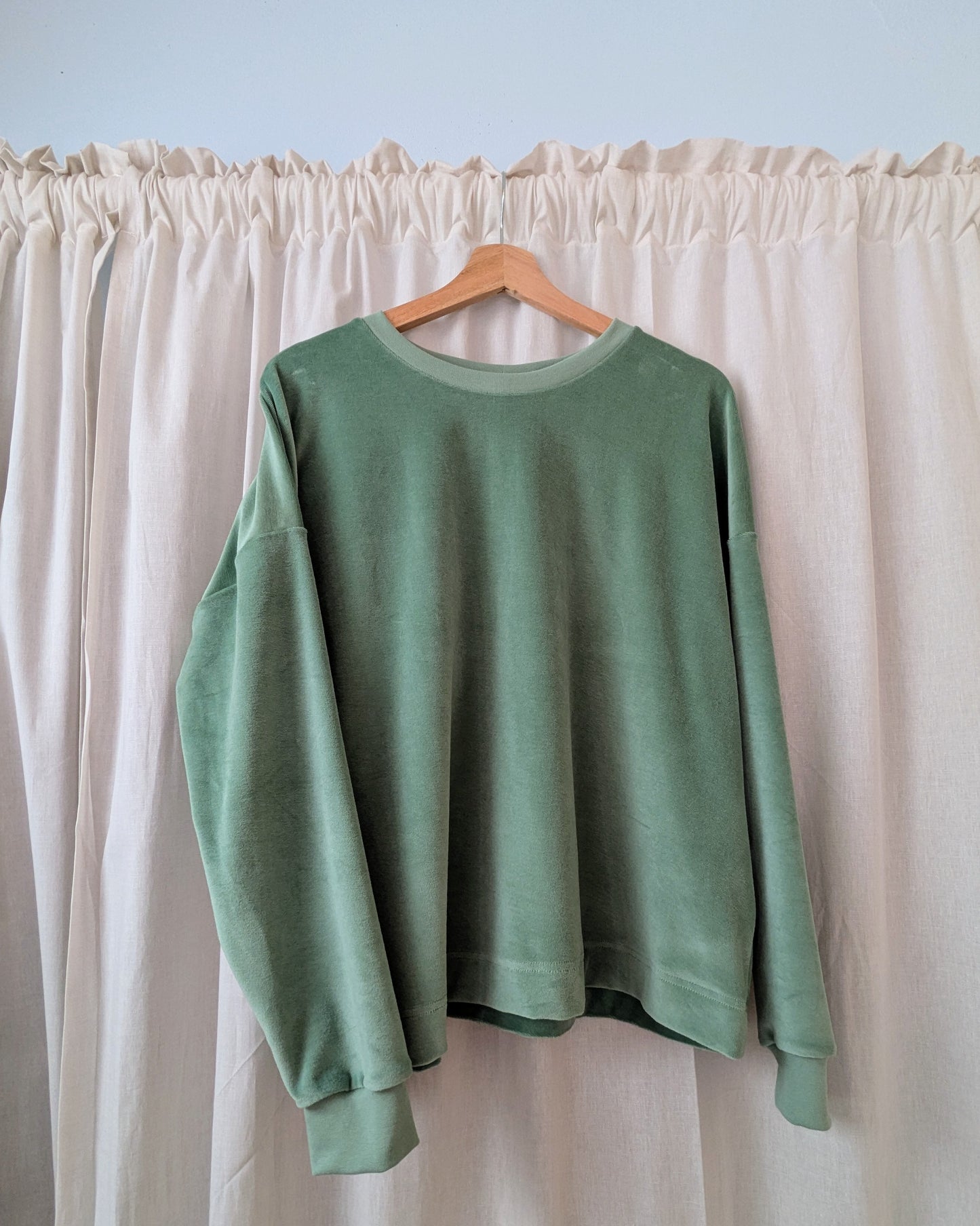 Mild grüner Oversize-Pullover aus Nicky (Größe M) Erwachsene VERSANDFERTIG