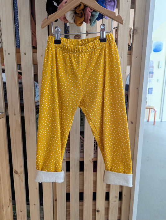 Schmale lockere Hose (Größe 104) VERSANDFERTIG