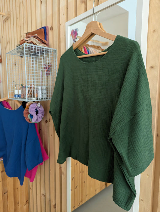 Blusenshirt aus Musselin dunkelgrün (Größe L) VERSANDFERTIG